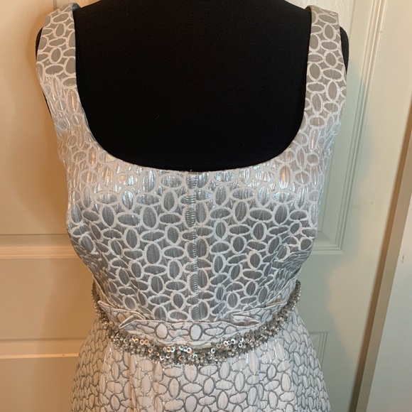 Silver & White dress - Picture 3 of 12